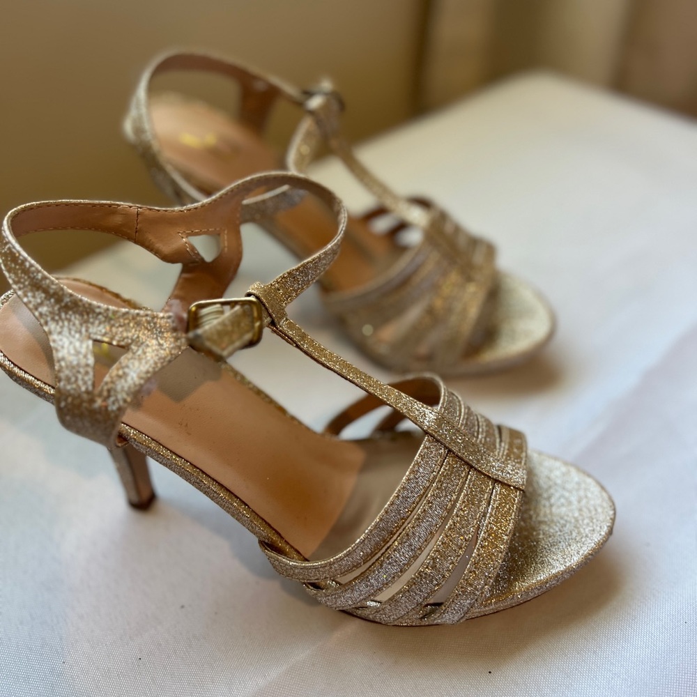 Rose Gold Bakers heels. Glittery. Size 6